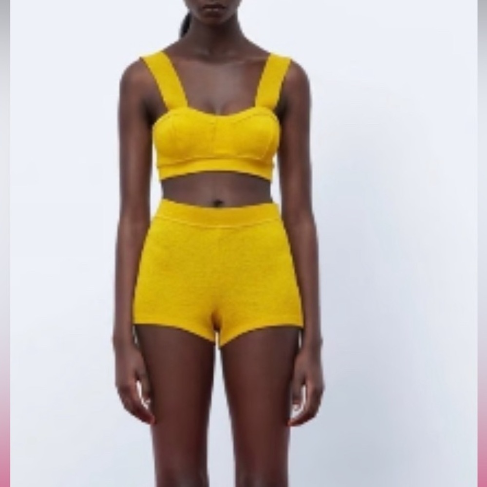 Yellow crop short set